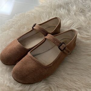 Small Lot Co CLASSIC MARY JANE SHOES size 6 Cafe
